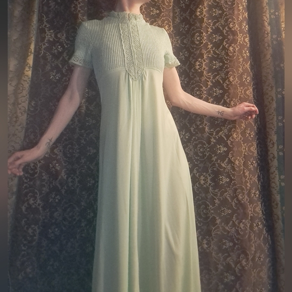 Vintage Dresses & Skirts - Vintage 70s Maxi Prom Dress Seafoam Pastel Green Lace trim babydoll Flare